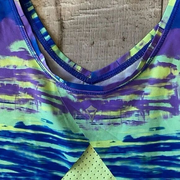 Ivivva By Lululemon Girls Activewear Top - Picture 4 of 4